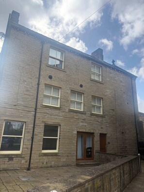 Exterior - The Coach House, Huddersfield (West Yorkshire)