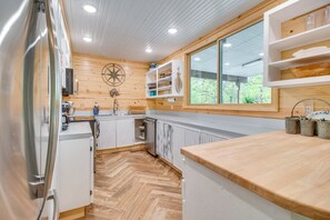 Kühlschrank, Mikrowelle, Herdplatte, Geschirrspüler