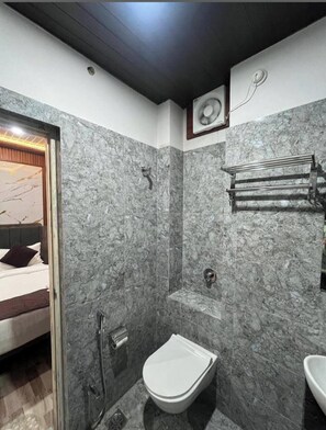 Bathroom - The Canvas Hotel (Varanasi)