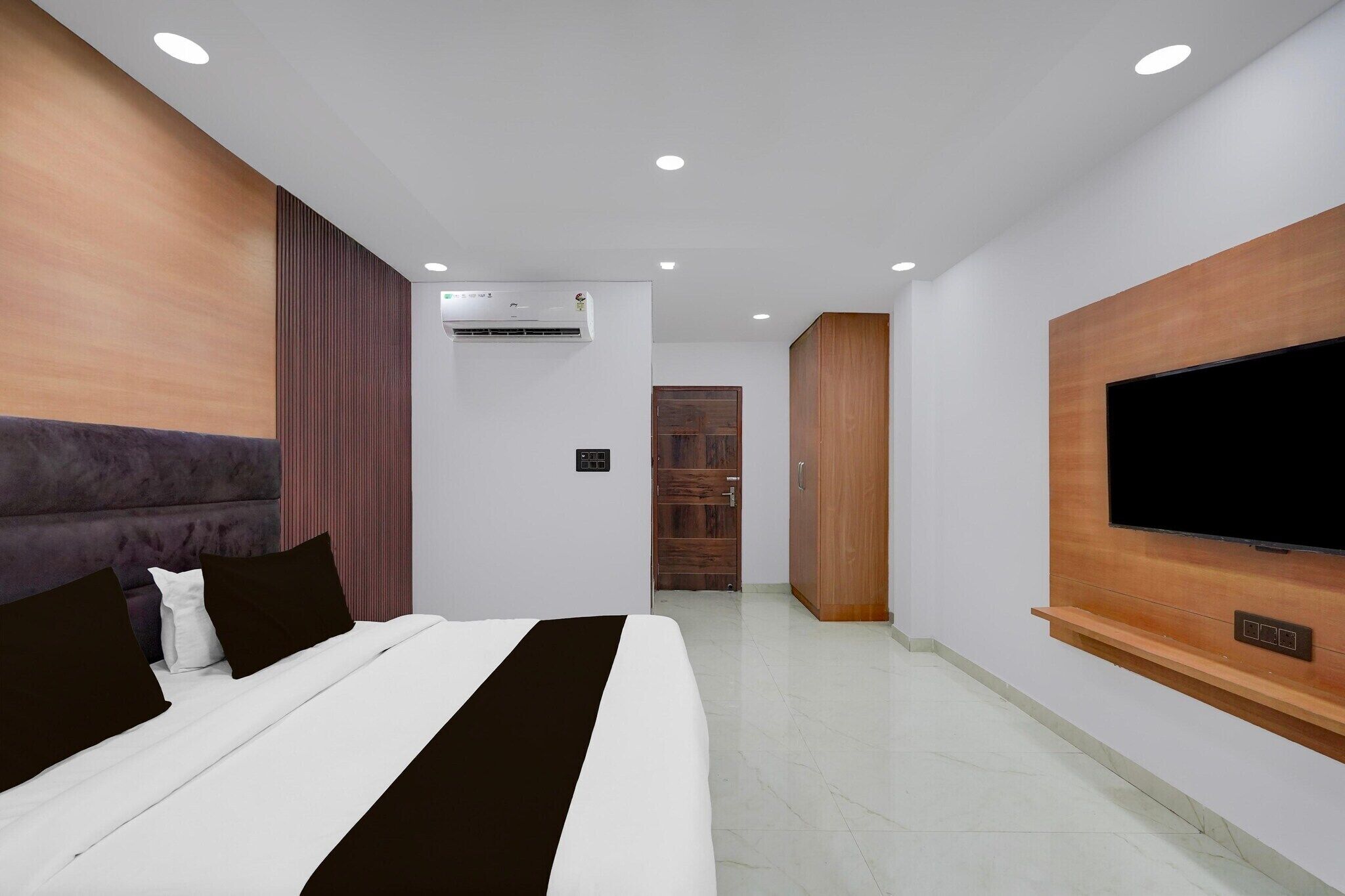 1 bedroom, desk, free WiFi, bed sheets