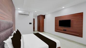 1 bedroom, desk, free WiFi, bed sheets