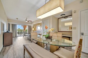 Interior - 3BR Sleeps 8 Pool Hot Tub Arcade 10 Mins to Disney (Orlando)