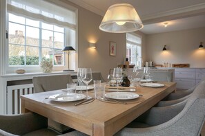 Dining - Inselhüs - Inselhüs on Sylt: family-friendly, 150 m², wood-burning stove & (Wenningstedt-Braderup (Sylt))