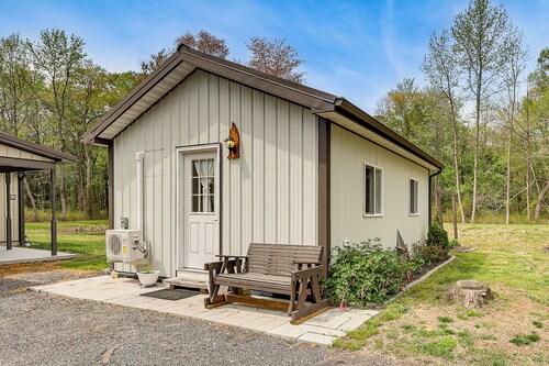 Woodsy + Secluded! Amish Country Retreat in Hartly