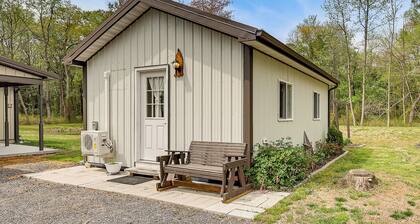 Woodsy + Secluded! Amish Country Retreat in Hartly