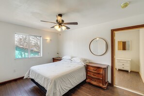 1 bedroom, desk, internet, bed sheets