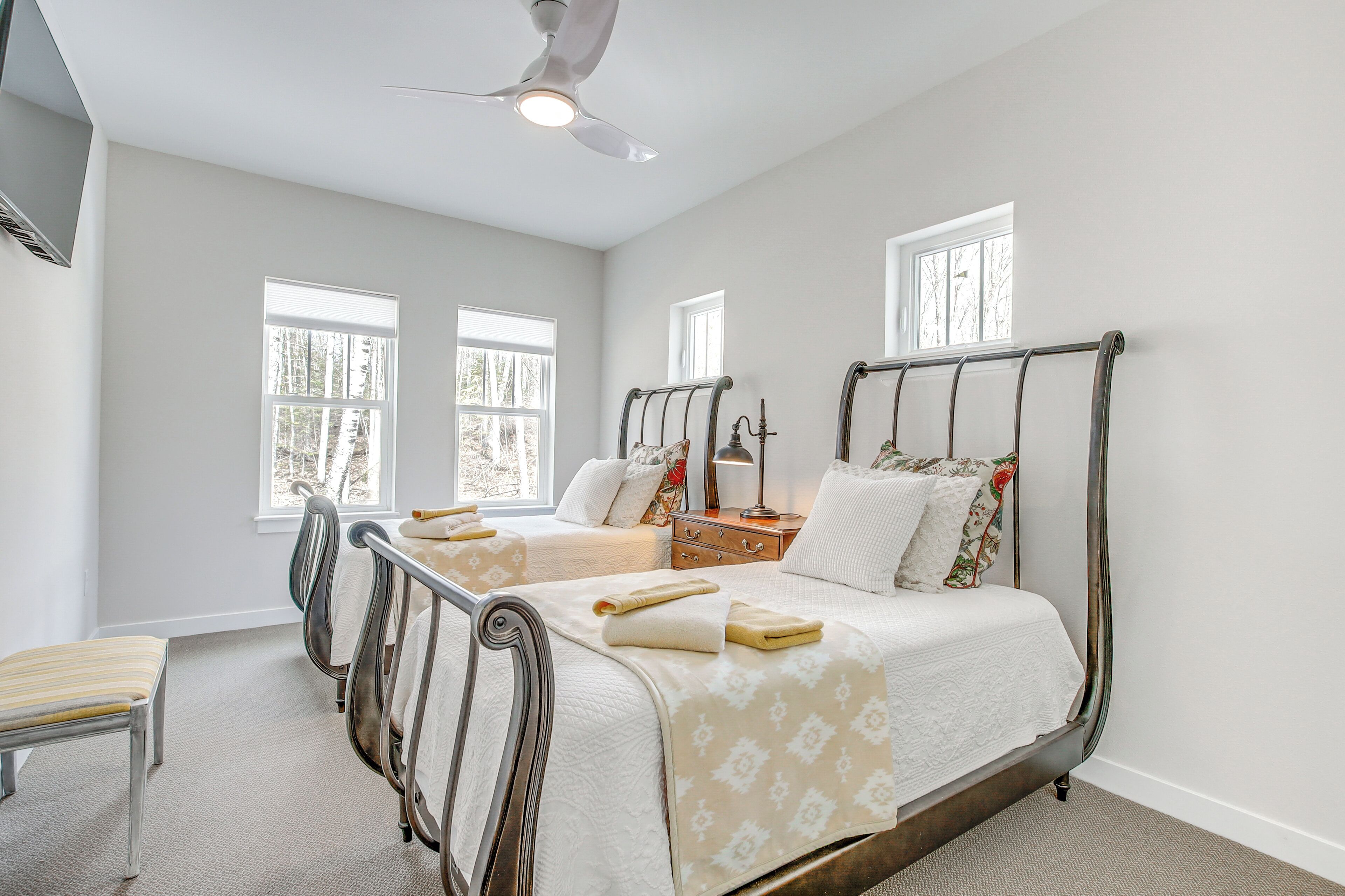 4 bedrooms, internet, bed sheets, wheelchair access