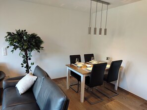 Dining - Vrbo Property (Metelen)