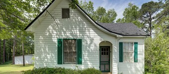 Private Deck & Yard: Pet-Friendly Noble Getaway