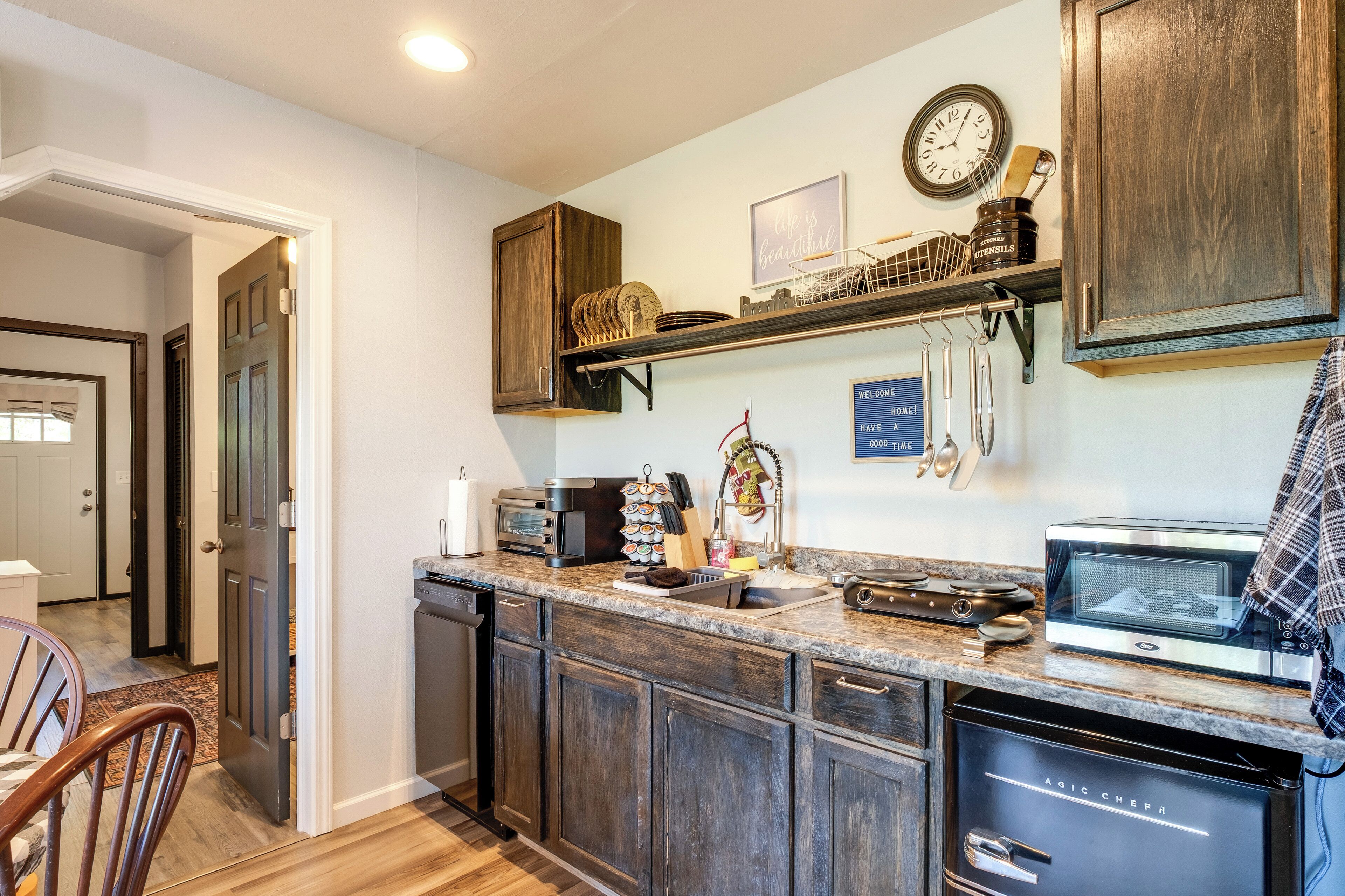 Fridge, microwave, stovetop, dishwasher