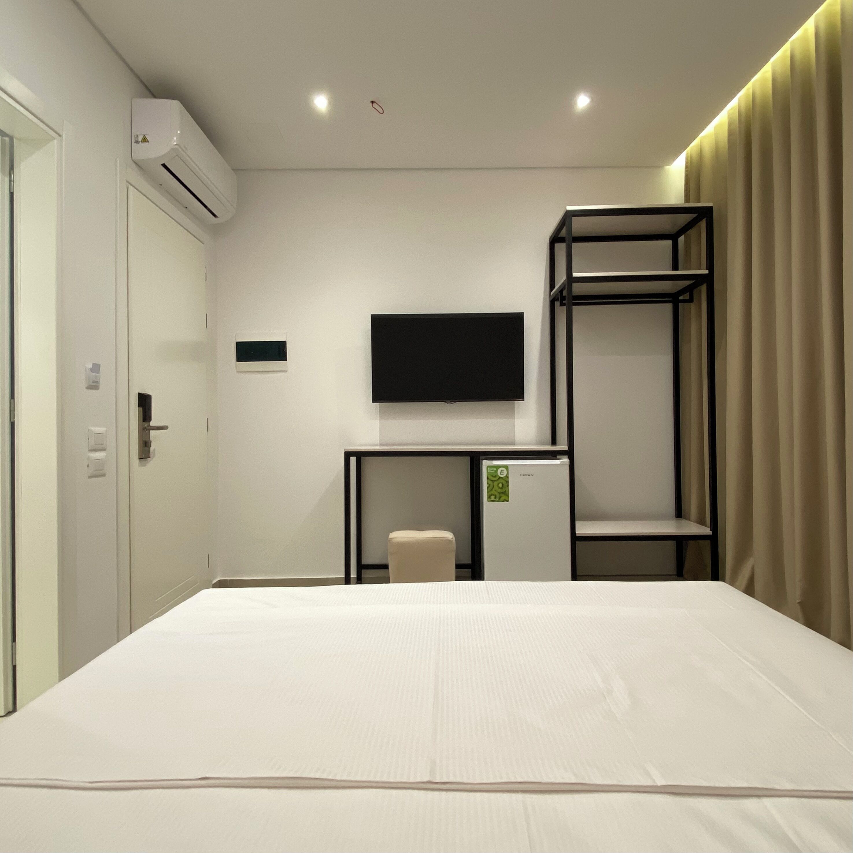 Deluxe Double Room, Partial Sea View | Premium bedding, memory foam beds, laptop workspace, blackout drapes