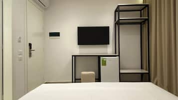 Deluxe Double Room, Partial Sea View | Premium bedding, memory foam beds, laptop workspace, blackout drapes
