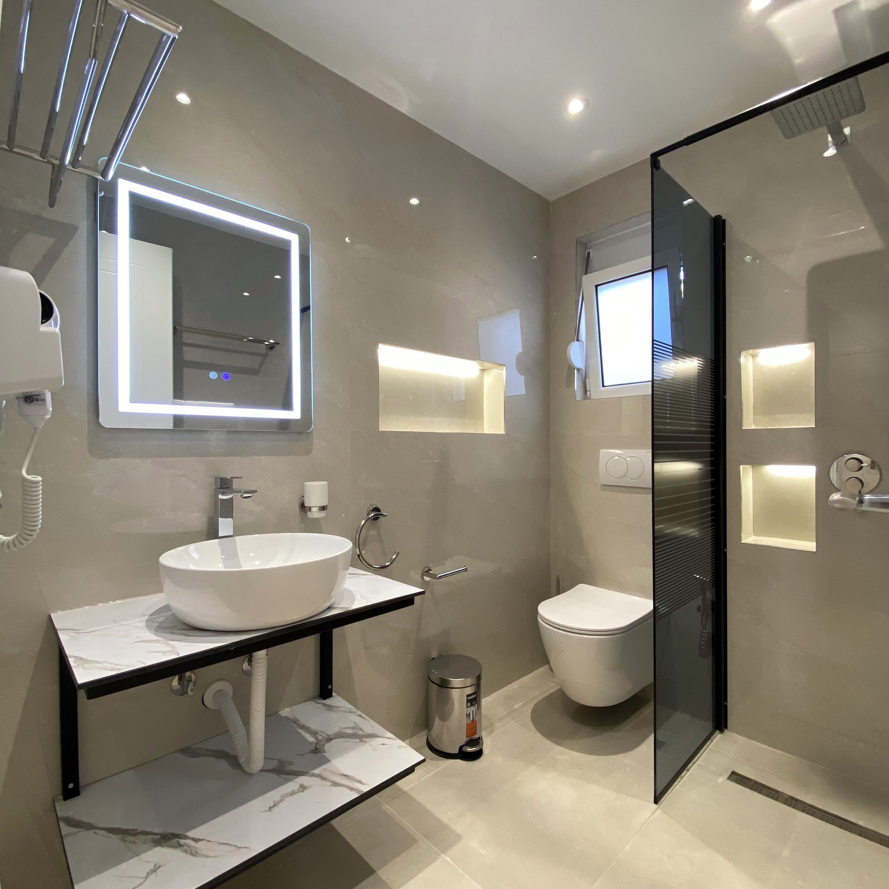 标准三人房, 简易厨房 | 浴室