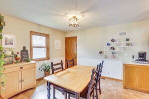 Dining - 6 Mi to GEHA Field! Family Home w/ Screened Porch (Independence)