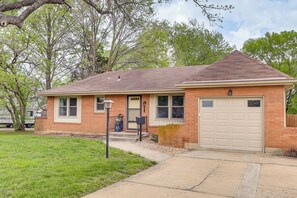 Exterior - 6 Mi to GEHA Field! Family Home w/ Screened Porch (Independence)