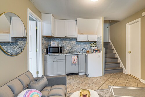 12 Mi to Nat'l Mall: Cozy Apt w/ Shared Patio