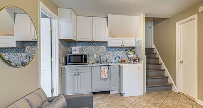 12 Mi to Nat'l Mall: Cozy Apt w/ Shared Patio