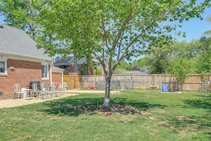 A backyard with a tree, a barbecue grill, and a fenced area. - 12 Mi to Nat'l Mall: Cozy Apt w/ Shared Patio (Springfield)