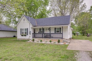 Exterior - Boho Home w/ Deck & Yard in Republic, Pets Welcome (Republic)