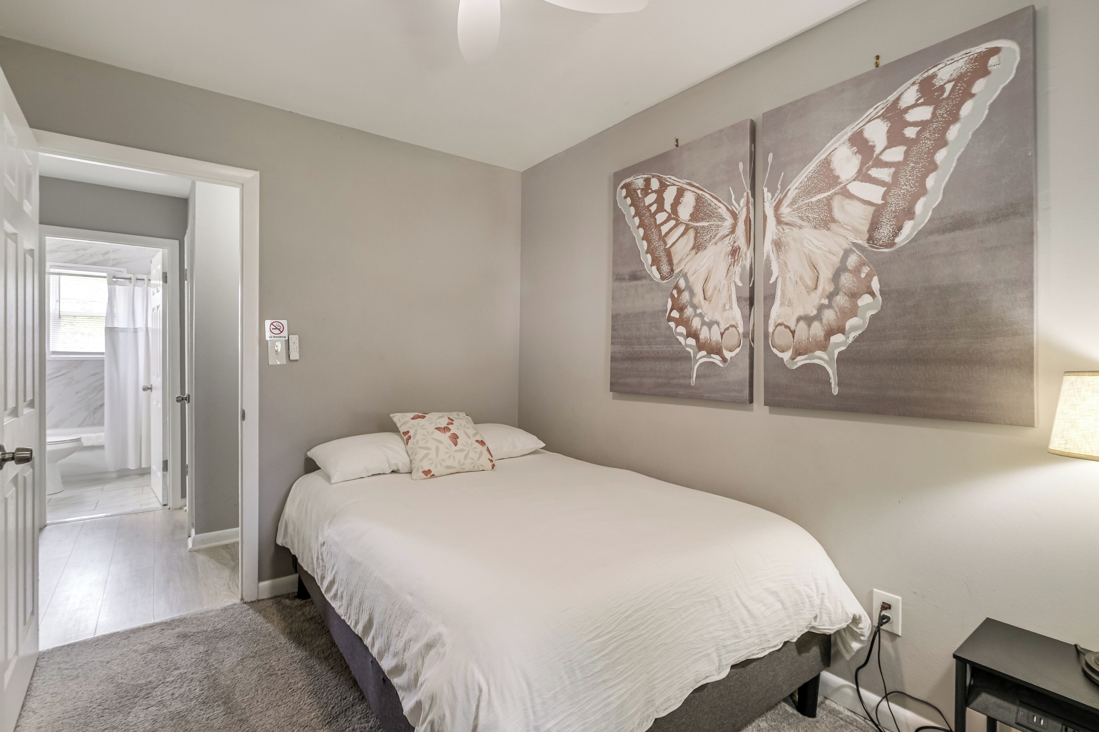 3 habitaciones, tabla de planchar con plancha, internet y ropa de cama 