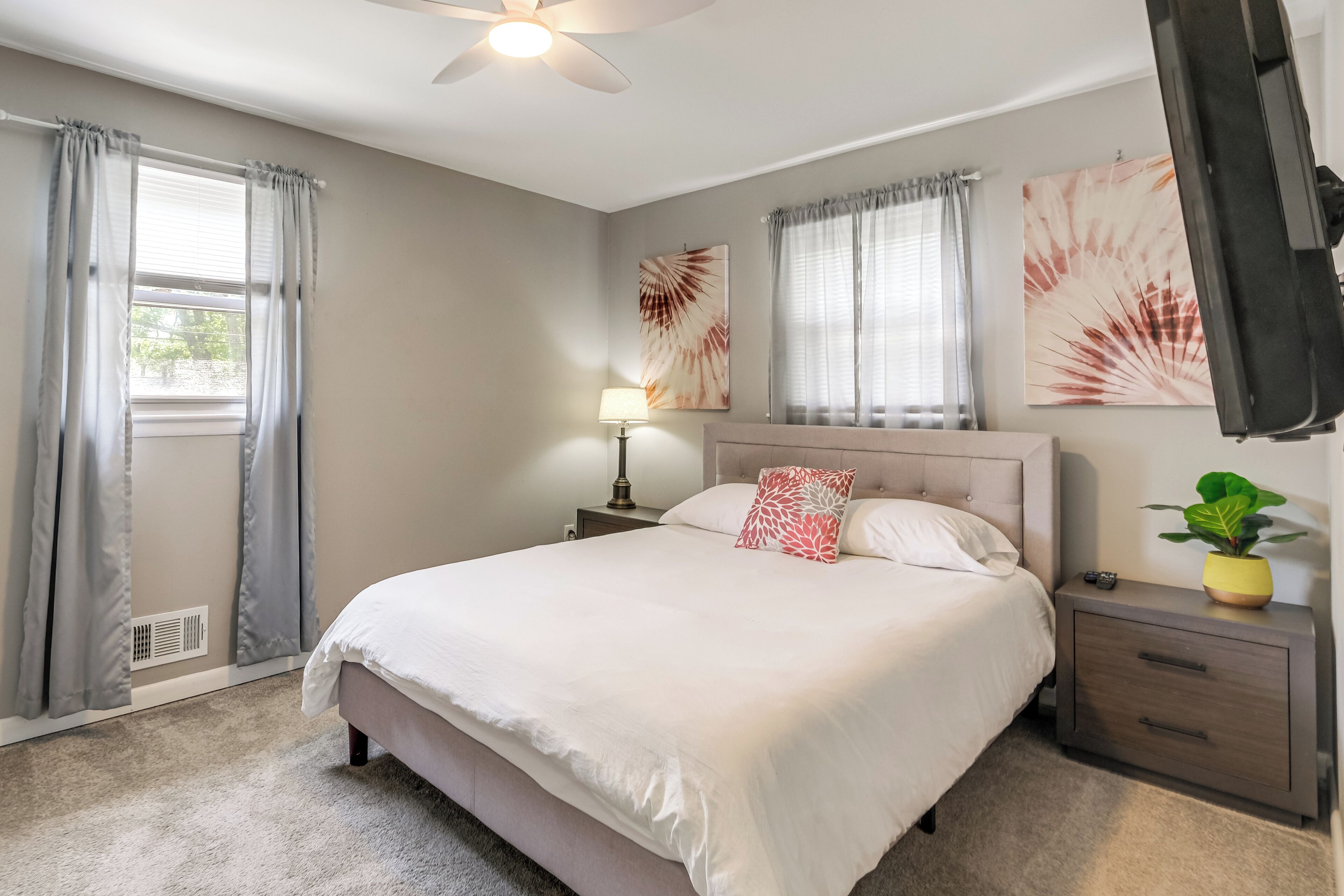 3 bedrooms, iron/ironing board, internet, bed sheets
