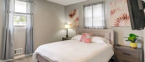 3 bedrooms, iron/ironing board, internet, bed sheets
