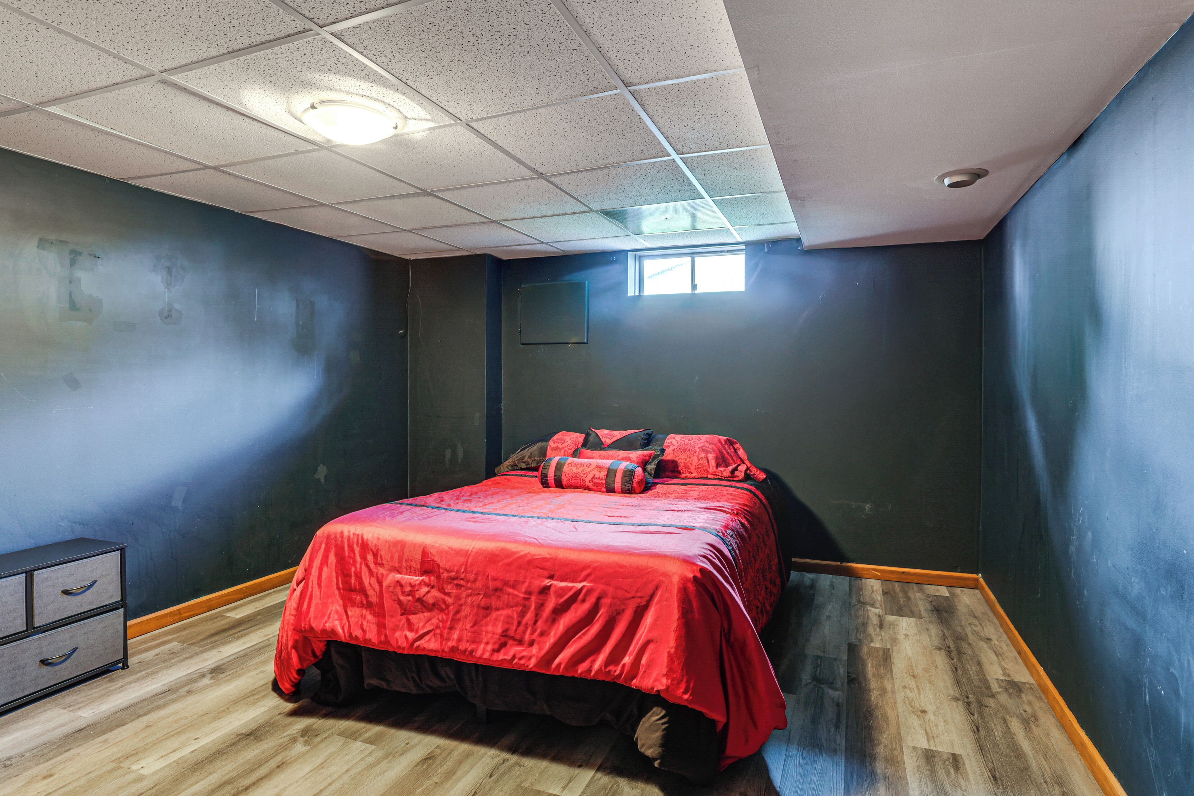 4 habitaciones, escritorio, tabla de planchar con plancha y internet 
