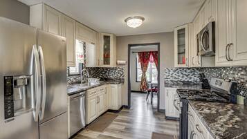 Fridge, microwave, stovetop, dishwasher