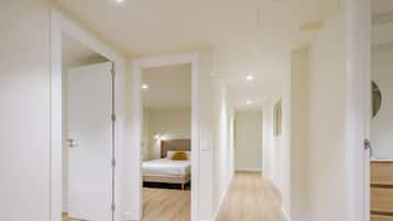 Apartamento Deluxe, 3 habitaciones | Cortinas opacas, tabla de planchar con plancha, wifi gratis