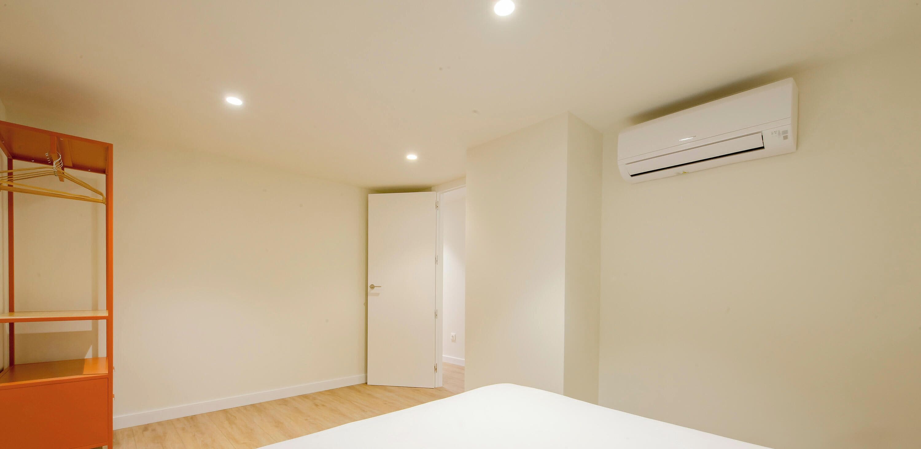 Superior Apartment, 4 Bedrooms | Blackout drapes, iron/ironing board, free WiFi