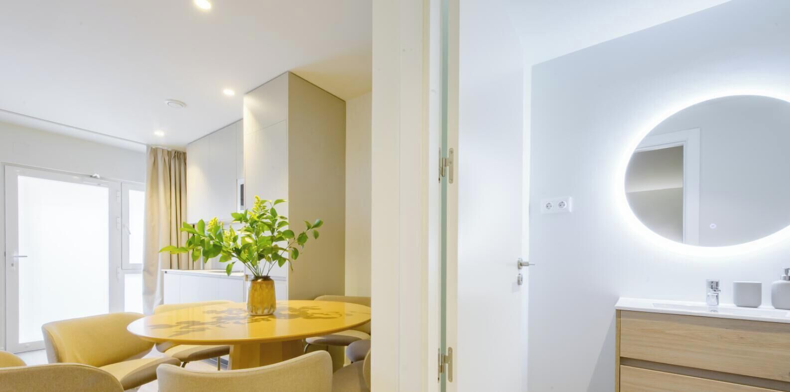 Deluxe Apartment, 3 Bedrooms | Dining