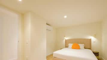 Cortinas blackout, tabla de planchar con plancha y wifi gratis