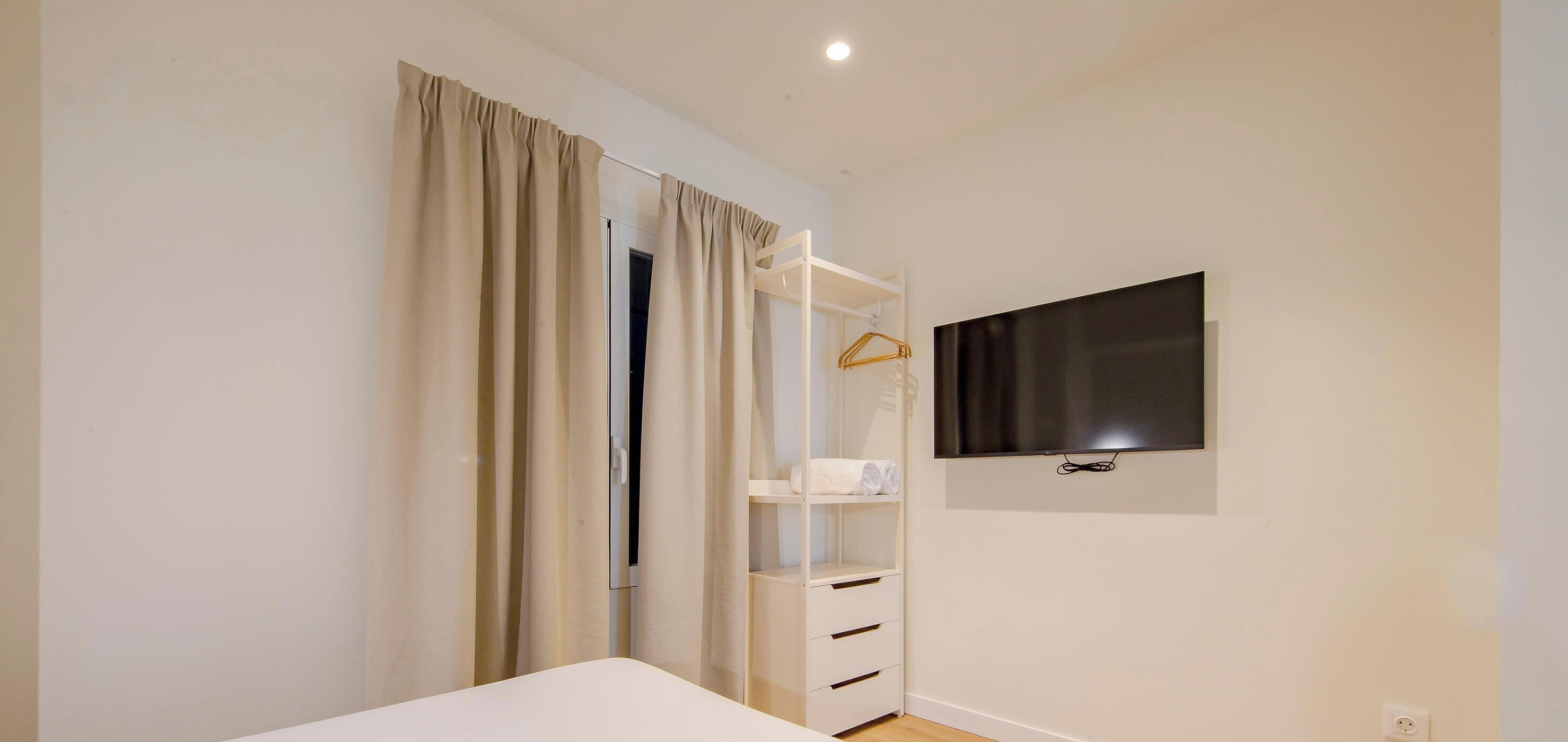 Deluxe Suite | Blackout drapes, iron/ironing board, free WiFi