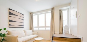 Apartamento superior, 4 habitaciones | Zona de estar