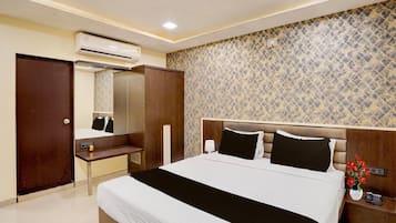 1 bedroom, desk, free WiFi, bed sheets
