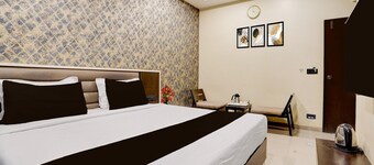 Collection O Vyara Railway Station