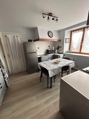 Private kitchen - Vrbo Property (Déols)