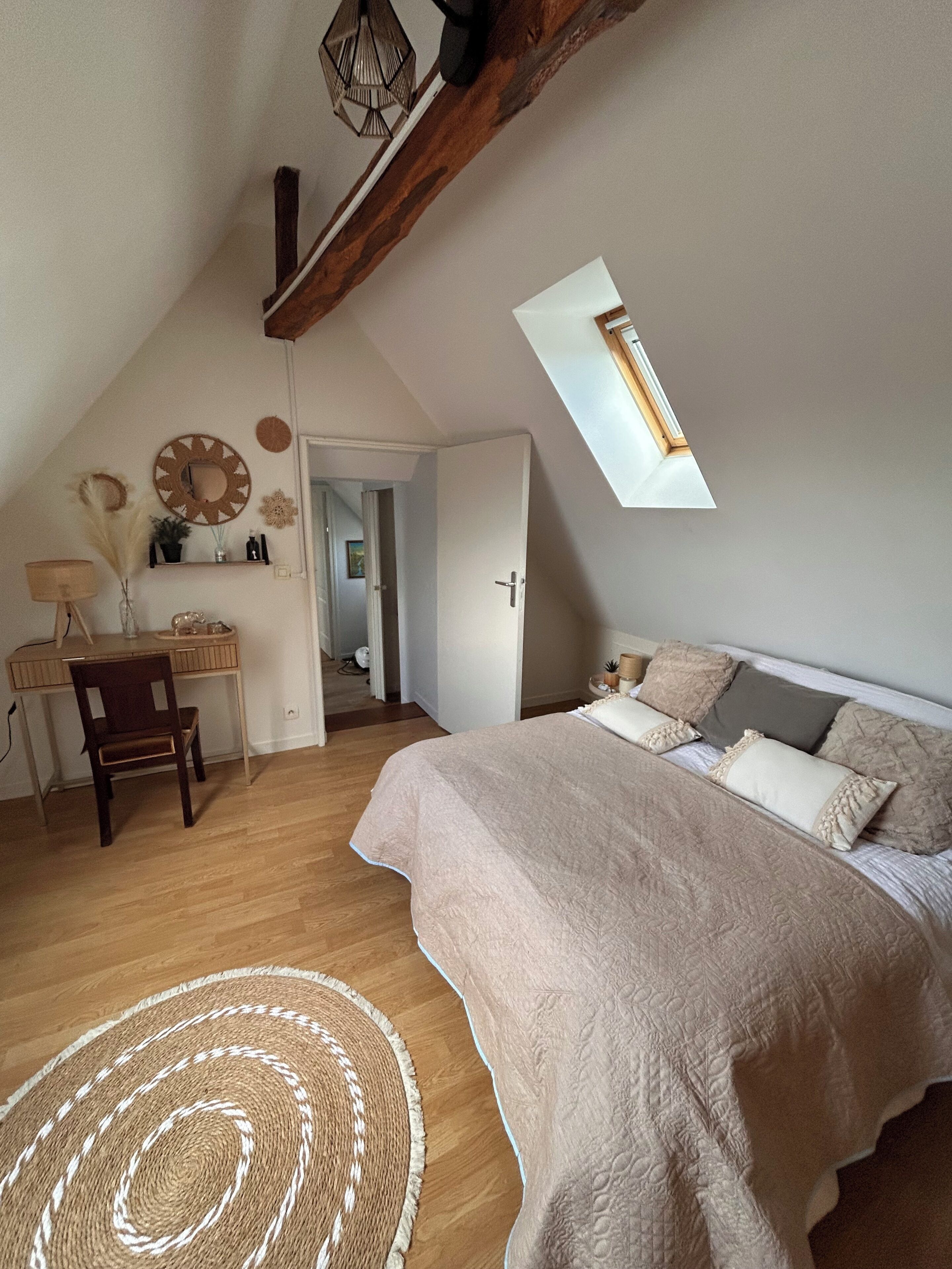 2 habitaciones, tabla de planchar con plancha, wifi y ropa de cama 