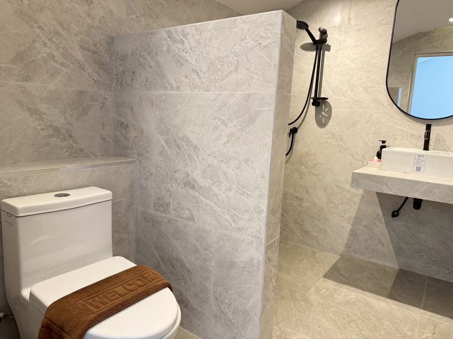 Superior Apartment | Bathroom