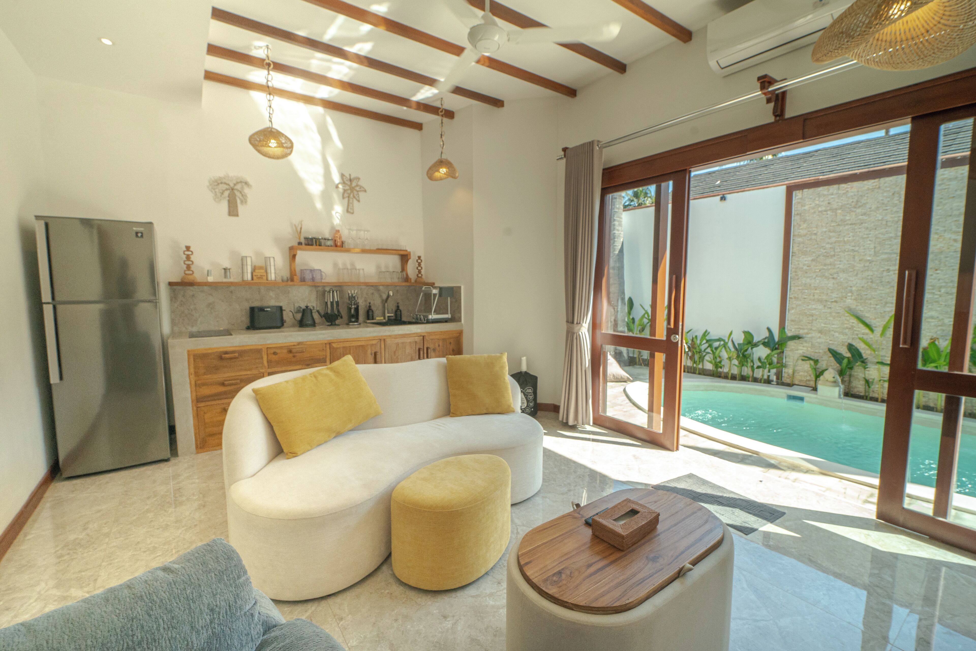 Villa Familiale, vue piscine | Coin séjour