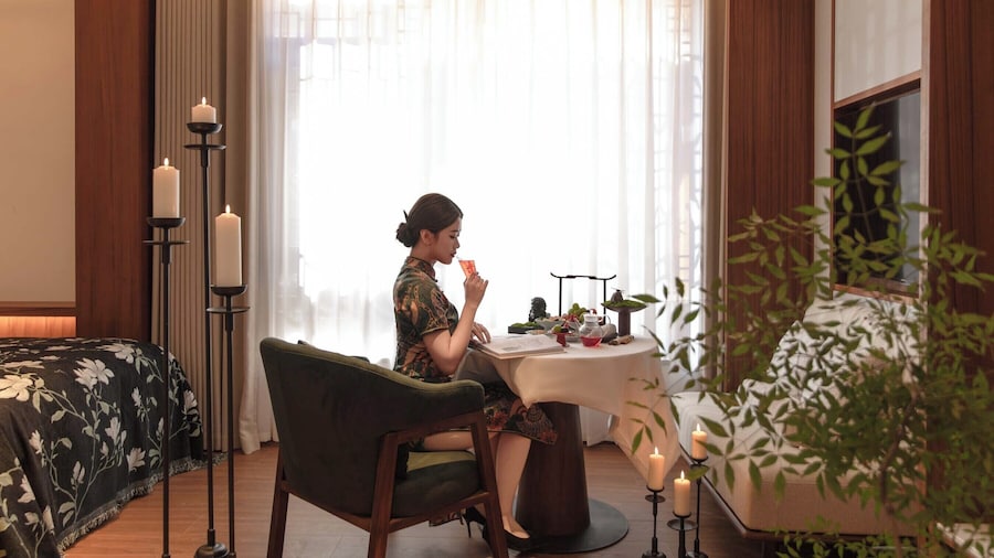 Chinese-style garden resort hotel