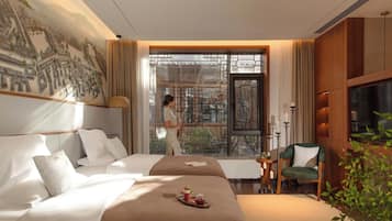 Premier Suite, Courtyard View