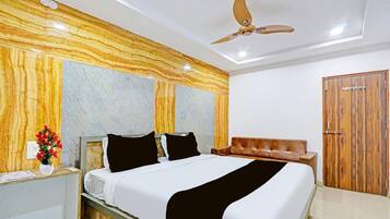 1 bedroom, desk, free WiFi, bed sheets