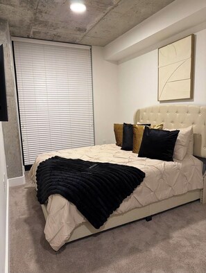 Room - Modern Luxury Stay Skyline Views Stylish & Spacious (Birmingham)