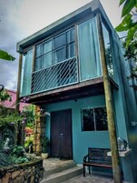 Romantic House | Bathroom | Free toiletries, towels, soap, shampoo