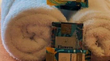 Artículos de tocador gratuitos, toallas, jabón, shampoo