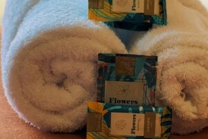Artículos de tocador gratuitos, toallas, jabón, shampoo