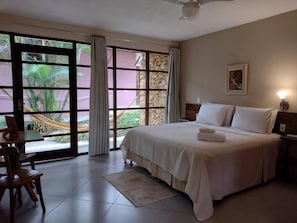 Premium bedding, iron/ironing board, free WiFi, bed sheets - Pousada Zazen (Palmeiras)