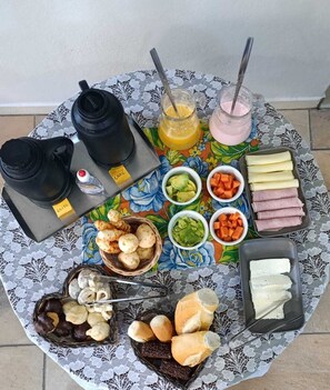 Desayuno bufé gratuito y diario