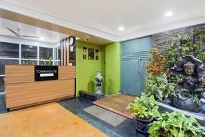 Lobby - Super Townhouse  Formerly Silver Crest (PuneAirport Road, Viman Nagar, Pune)